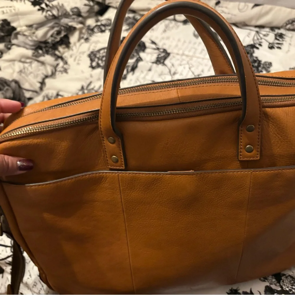 Men's Leather Briefcase in Tan with Detachable Shoulder Strap